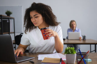 Burn-out, surcharge mentale : le deep work peut-il vraiment nous protéger ?